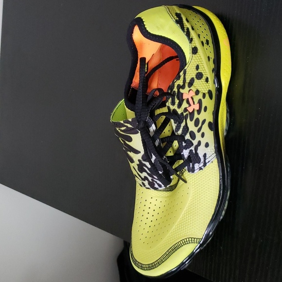 Under armour Micro G Toxic 6 Poison frog. sz 9.5 Pre-owned. Yellow & black - Picture 3 of 10